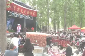 河南农村古会大戏连唱3天，戏班子收费一天10000，这戏唱的值视频封面