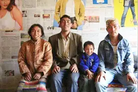 蓝眼睛民族苦等数百年，申请加入中国获成功，骄傲自称“中国人”视频封面