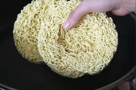 方便面神仙做法，真是大开眼界，吃一次就上瘾，好吃到停不下来