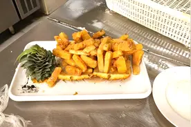原来酒店大厨是这样做拔丝菠萝的，好吃又好看，怪不得工资15000视频封面