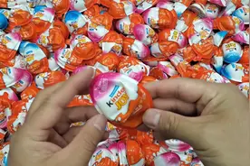 1元左右一个健达奇趣蛋 拆个过瘾