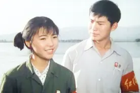 张正宜演唱，徐枫、王尔利主演电影《枫》插曲《青春之歌》