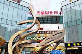 实拍合肥市天鹅湖万达金街实景，为什么人那么少？视频封面