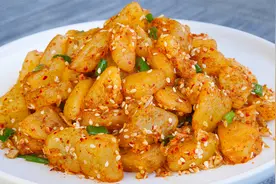 土豆不用炒着吃了，试试这种简单好吃做法，外酥里糯太美味了