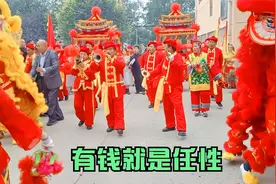 比豪华车队迎亲更壮观，山西晋中农村传统婚礼，八抬龙凤花轿迎亲视频封面