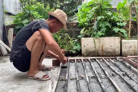 小伙种植果树，一条水泥柱子25元，自己动手做水泥柱子省了不少钱视频封面