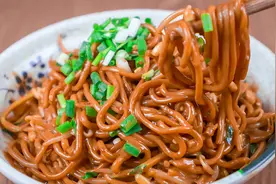 街边5元一碗热干面，厨师长详细流程和配料，再也不用去武汉吃了视频封面