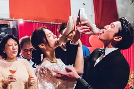 电影：台湾惊现低俗婚闹现场，用新娘穿过的高跟鞋喝交杯酒视频封面