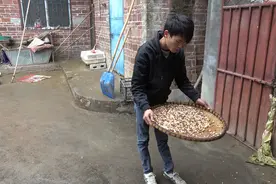 非常时期在家宅着无聊，小伙教你做美食小吃，香甜可口