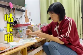 妈妈送女儿和同学咕卡，纯手画的星座主题，看起来很不错哦