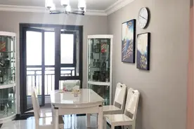 实拍三室一厅装修现代简约效果图，三个月20万，你看值吗？视频封面