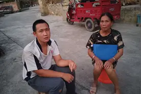 他跑步走路就会尿裤子，19岁了也没办法去打工，如今每天待在家里视频封面