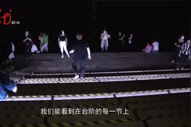 哈尔滨在江边设置钢琴台阶 吸引众多游客 成了网红打卡景点