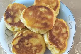 玉米面用油煎饼原来这么好吃，简单几个步骤就能在家轻松做视频封面