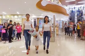 购物商场，童声突然唱响老歌《天之大》感动全场，祝福天下母亲视频封面