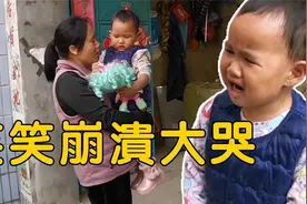 妈妈假期结束要回去上班，两岁宝宝崩溃大哭不让走，小慧心疼不已视频封面
