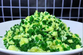 韭菜炒鸡蛋，放盐这一步很关键，牢记时机，翠绿鲜嫩，营养不流失