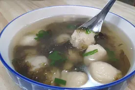 巴沙鱼丸的做法，鱼丸细腻嫩滑，营养丰富，上桌孩子最爱吃视频封面