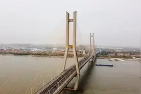 湖北鄂州和黄冈一江之隔，全球距离超短城市，来往却需30过桥费视频封面