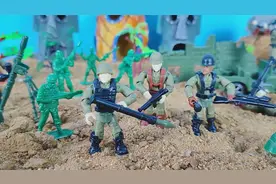 玩具兵人对战，小泽和火箭手去救被抓的绿色兵人，掩护战友牺牲了视频封面