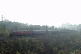 深圳开往青岛的T398次列车，全程运行2485公里用时27小时43分视频封面