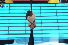 美女现场表演空中瑜伽惊艳全场，看得企业家提心吊胆丨非你莫属视频封面