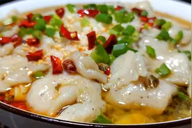 用巴沙鱼来做酸菜鱼，鱼肉特别滑嫩，没有一根鱼刺，吃起来真过瘾视频封面