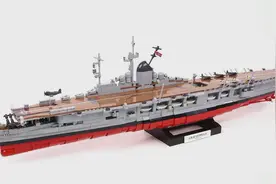 几百上千个零件，纯手工组装航空母舰模型，最终成品让人羡慕！视频封面