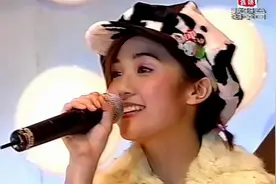 刚出道的twins 蔡卓妍 钟欣桐 演唱 女校男生~视频封面