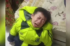 孩子直击灵魂的拷问：我是你一把屎一把尿养大的啊？