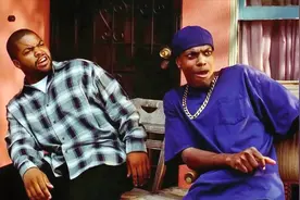 两位仁兄看到啥啦？别激动！老外各种爆笑搞笑视频集锦！开怀一笑视频封面
