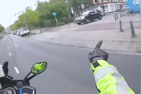 身临其境感受荷兰骑警驾驶宝马摩托车给救护车开道