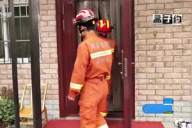 吓人！ 南阳女子床边惊现大青蛇，一米多长，隔着屏幕都害怕