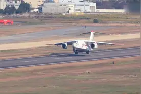 日本C-2运输机成功在泥土地上降落 距成功出口又近了一步视频封面
