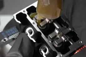 两个缸的甲醇燃料发动机模型组装，过程十分丝滑享受！视频封面