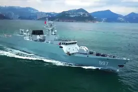 【战舰赏析】056护卫舰钦州舰伴航蓝岭号两栖指挥舰视频封面