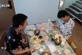 环游：丞丞挑战旋转地球汪苏泷、宋小宝体验太难了(1)视频封面