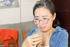 静静送完小猪上学带小忆去打针，连花清瘟颗粒好喝吗？静静直咧嘴视频封面