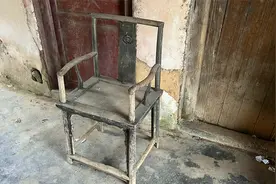 农村老屋发现一张老式凳子，看样子应该有些年头了，值钱吗？视频封面