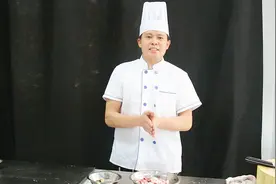 费师傅教你香酥排骨的正宗做法，香酥不腻，视频清晰实用，收藏了视频封面