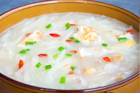 冬天要多喝萝卜汤，自从学会这做法，汤鲜味美乳白色，超级好喝！视频封面