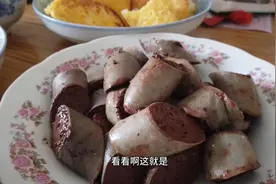 农村大姐教你如何做地道东北血肠，没想到还加它，怕血者不要看