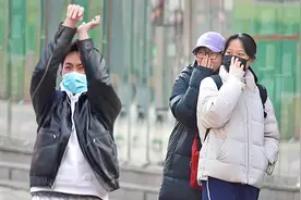 看到男生突然空气投篮，姑娘们瞬间丧失表情管理视频封面