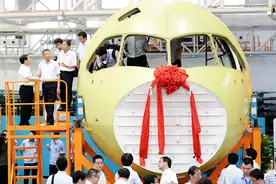 33位乌克兰专家降落中国，携带全套生产技术，打造国产50吨直升机视频封面
