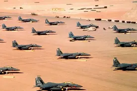 2003年，美国出兵伊拉克，镜头拍下双方交战画面视频封面