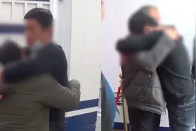 男子与家人失散22年，台风天被砸失忆，今日重聚搂住母亲落泪视频封面