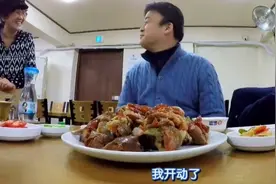 韩综：韩美食家白钟元巷子探猪蹄老店，一大盘猪蹄的分量吓到我了视频封面
