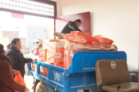 河南农村娶媳妇下礼，礼品拿9样9件81箱，看上车下车钱拿了几万？视频封面