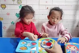 姐姐和妹妹一起玩过家家视频封面