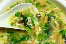 夏天都爱喝的三鲜菌菇汤，简单几分钟就出锅，汤鲜味美，还营养！